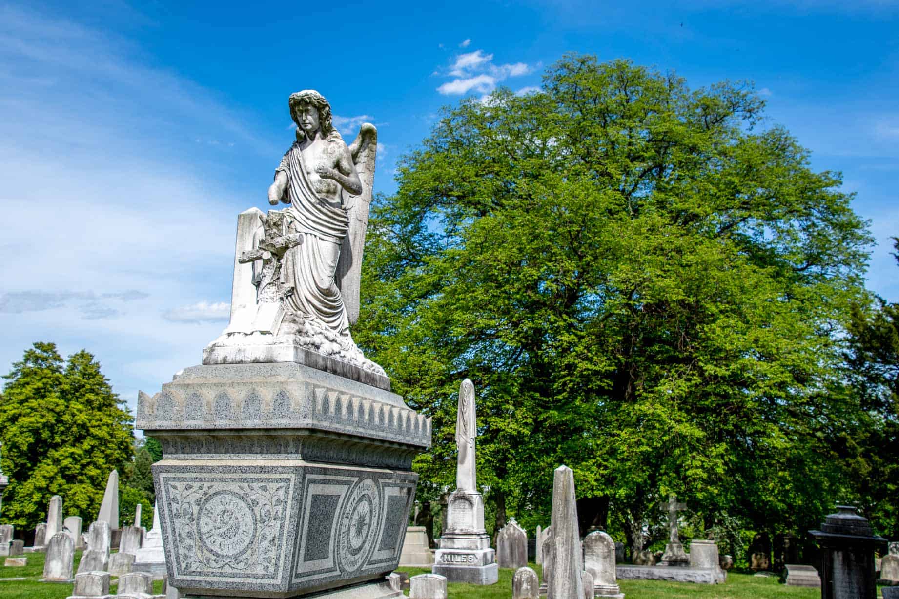 A Walk Amongst the Tombstones in Laurel Hill Cemetery – The