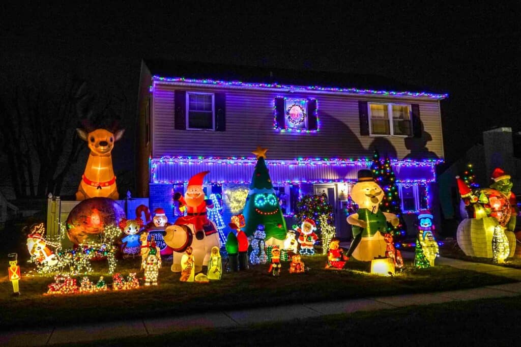 Bucks County Christmas Lights Displays to See (2025) - Guide to Philly